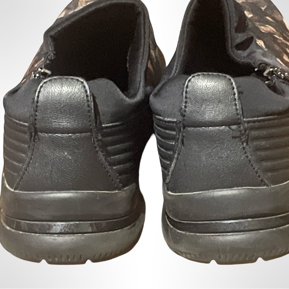 BZees Stylish Camouflage Slip-On Sneakers men’s size 9.5 - Picture 4 of 6